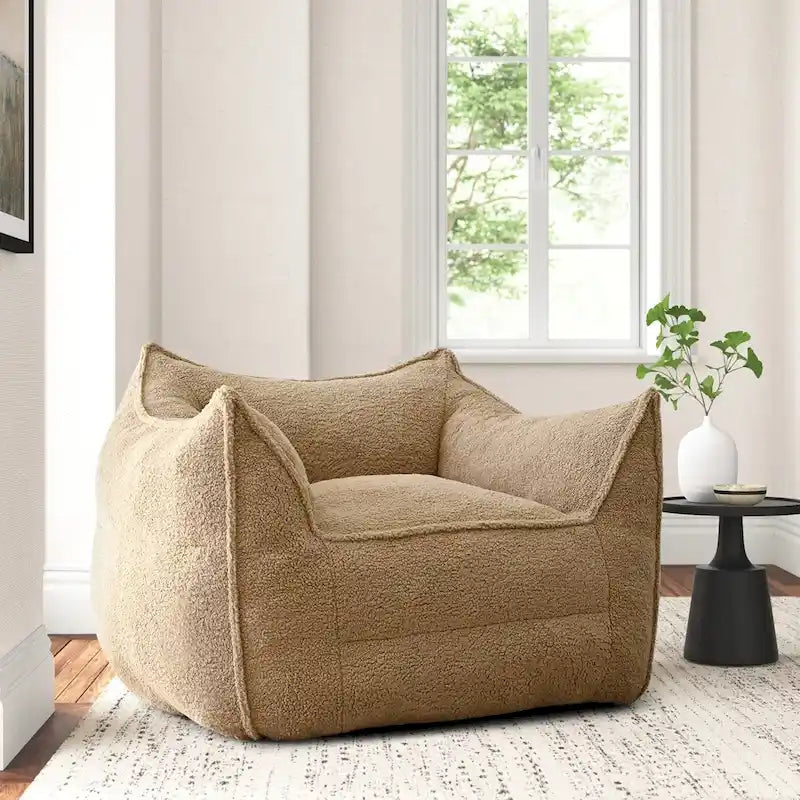 Un pouf individuel dans le salon