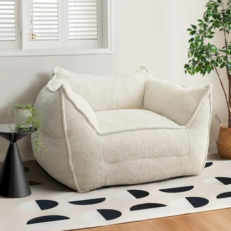 Un pouf individuel dans le salon