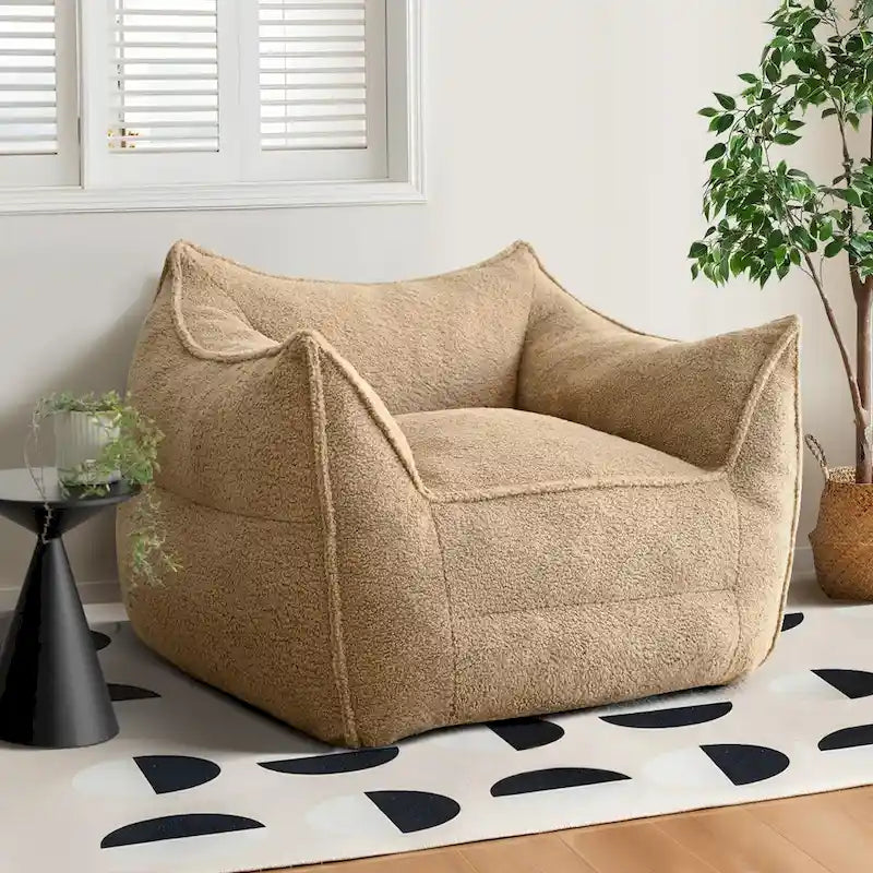 Un pouf individuel dans le salon