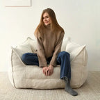Un pouf individuel dans le salon