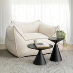 Un pouf individuel dans le salon