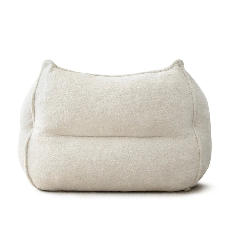 Un pouf individuel dans le salon