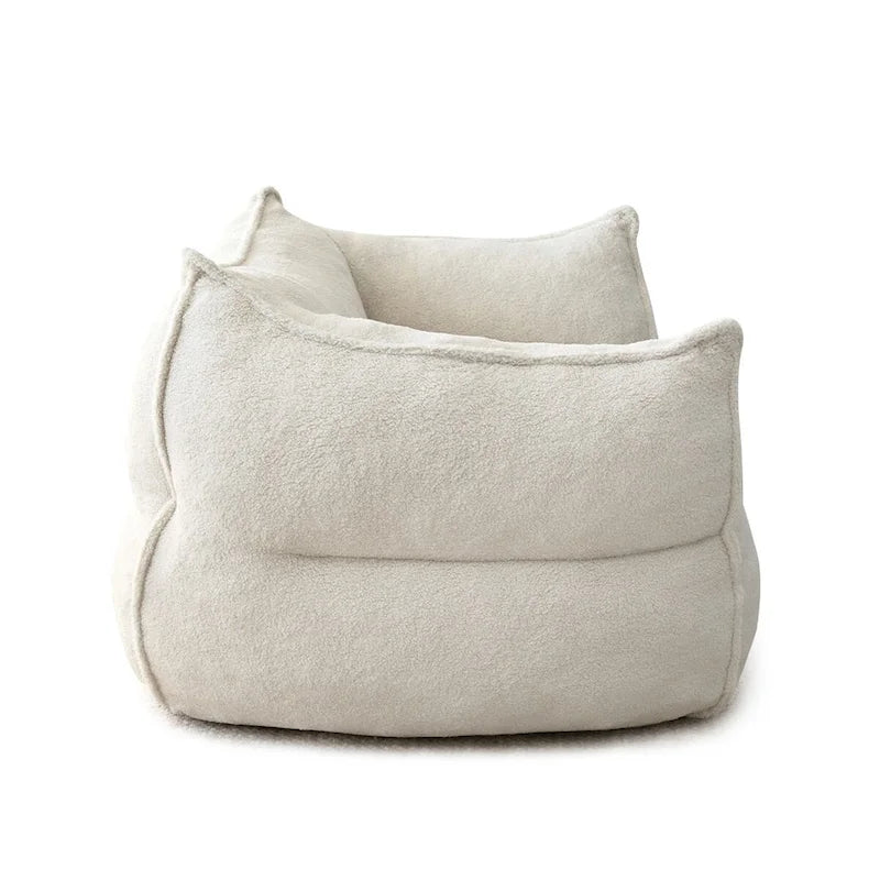 Un pouf individuel dans le salon