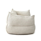 Un pouf individuel dans le salon