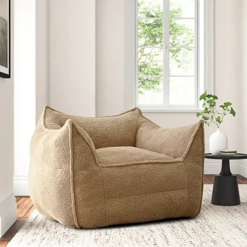 Un pouf individuel dans le salon