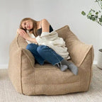 Un pouf individuel dans le salon