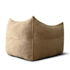 Un pouf individuel dans le salon