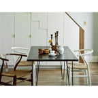 Chaise à accoudoirs rouge moderne en bois, dossier en Y ouvert, contemporaine pour cuisine, salle à manger avec assise tressée