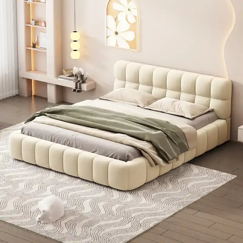 Lit plateforme capitonné avec tissu épais